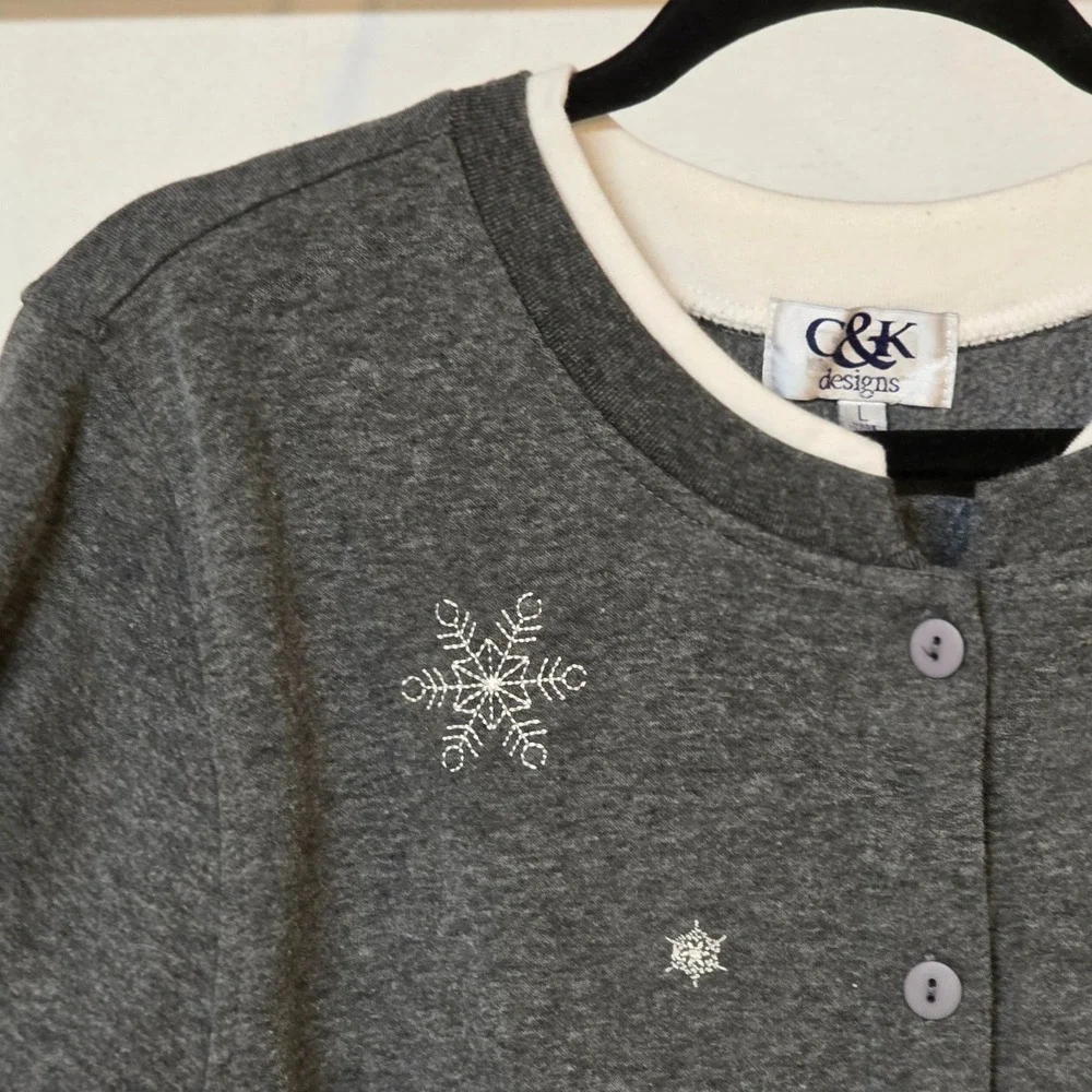 CLEARANCE‎ 💲6️⃣ C&K Designs Snowflake Birdhouse Embroidered Cardigan Large